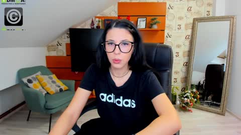 EmillyTaylor online show from 12/20/24, 05:04