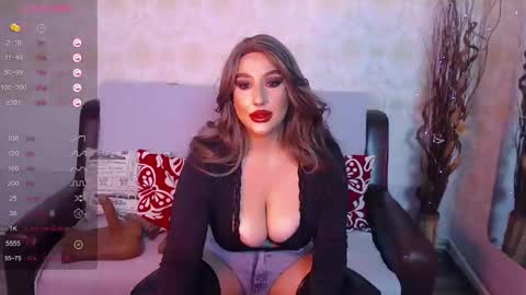 Snapshot of emily962009 chatting on 11/12/25, 06:41 EMY online show from 11/12/25, 06:41