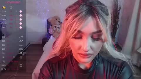 Snapshot of emily962009 chatting on 12/21/25, 06:37 EMY online show from 12/21/25, 06:37