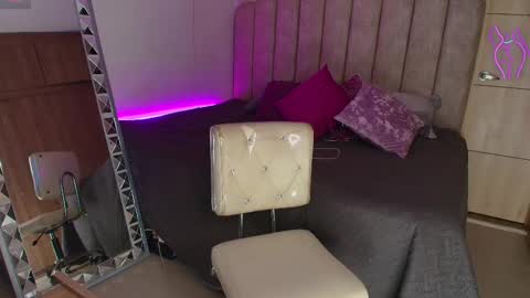  emily valentina     online show from 02/13/25, 09:17