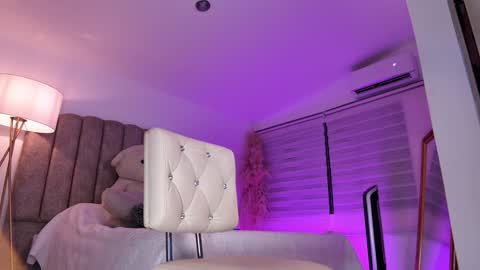 Snapshot of emily_____ chatting on 03/29/26, 02:22 emily valentina online show from 03/29/26, 02:22