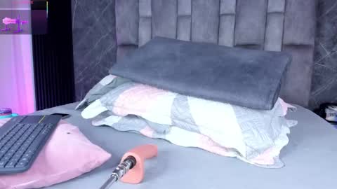 Emily online show from 11/03/25, 12:06