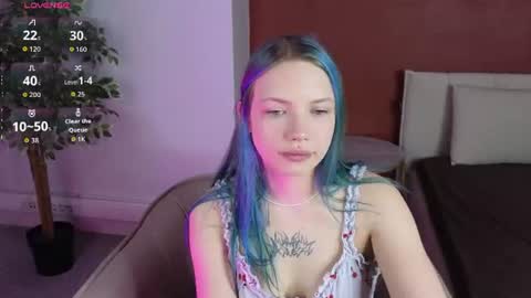 Snapshot of emily__hamilton chatting on 07/03/26, 01:23 Emily online show from 07/03/26, 01:23