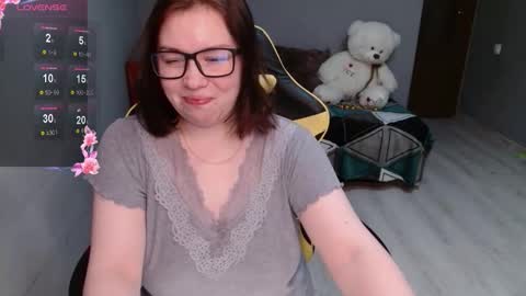 Snapshot of emily_amorre chatting on 11/09/25, 03:54 Emily 3 online show from 11/09/25, 03:54