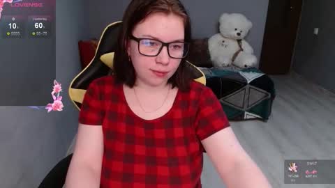 Snapshot of emily_amorre chatting on 11/10/25, 07:24 Emily 3 online show from 11/10/25, 07:24