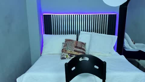              online show from 10/23/25, 07:45