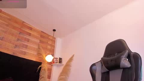 emily_brown04 online show from 11/23/25, 02:06