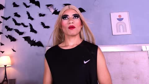 emily_castillo1_ online show from 11/12/25, 04:24