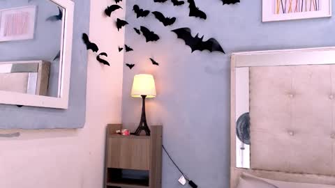 emily_castillo1_ online show from 11/17/25, 03:23