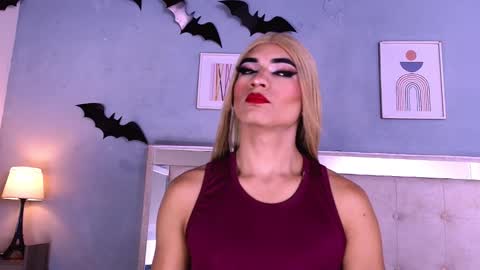 emily_castillo1_ online show from 11/28/25, 04:37