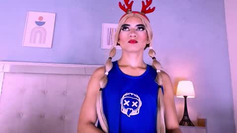 emily_castillo1_ online show from 12/14/25, 05:02