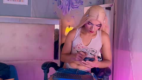 emily_castillo1_ online show from 05/14/26, 06:20