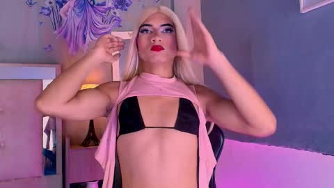emily_castillo1_ online show from 06/09/26, 05:30