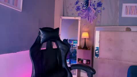 emily_castillo1_ online show from 06/11/26, 06:55