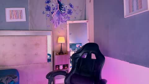 emily_castillo1_ online show from 06/12/26, 06:01