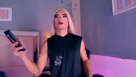 emily_castillo1_ online show from 06/17/26, 05:21