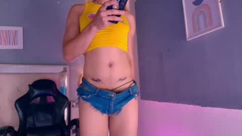 emily_castillo1_ online show from 06/18/26, 09:14