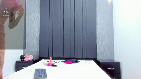 Snapshot of emily_collins69 chatting on 06/17/26, 03:42 Emily online show from 06/17/26, 03:42