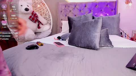 Snapshot of emily_daarell chatting on 01/18/25, 01:30 M I A online430pm- 930pm online show from 01/18/25, 01:30