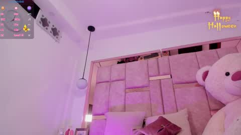 Snapshot of emily_daarell chatting on 10/06/25, 11:13 M I A online430pm- 930pm online show from 10/06/25, 11:13