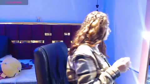 Snapshot of emily_fox_3 chatting on 11/01/25, 12:18 emily fox 3 online show from 11/01/25, 12:18