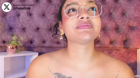 Snapshot of emily_foxyy chatting on 05/19/26, 01:56 Emily online show from 05/19/26, 01:56