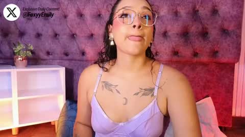 Snapshot of emily_foxyy chatting on 05/19/26, 07:09 Emily online show from 05/19/26, 07:09