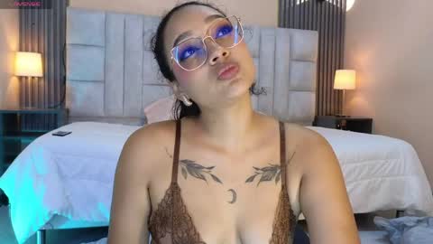 Snapshot of emily_foxyy chatting on 06/09/26, 07:03 Emily online show from 06/09/26, 07:03