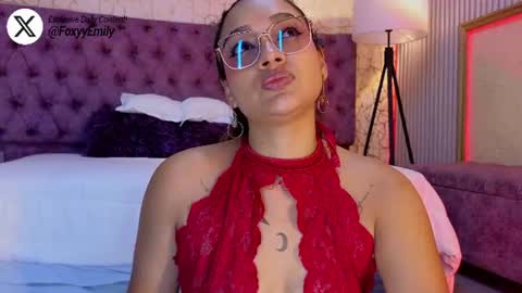 Snapshot of emily_foxyy chatting on 06/19/26, 07:06 Emily online show from 06/19/26, 07:06