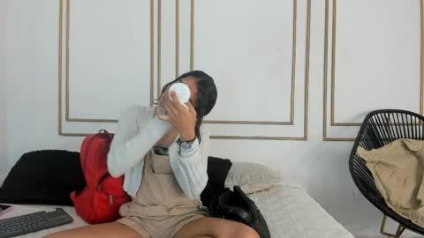emily_gaviria1 online show from 04/24/26, 12:18