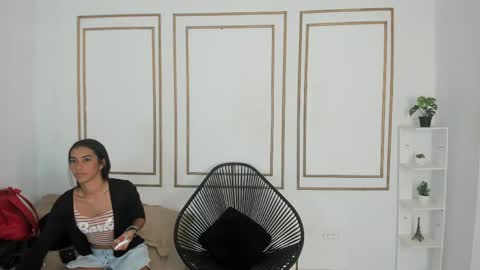 Snapshot of emily_gaviria1 chatting on 05/17/26, 12:01 emily_gaviria1 online show from 05/17/26, 12:01