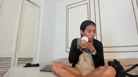 Snapshot of emily_gaviria1 chatting on 05/18/26, 12:11 emily_gaviria1 online show from 05/18/26, 12:11