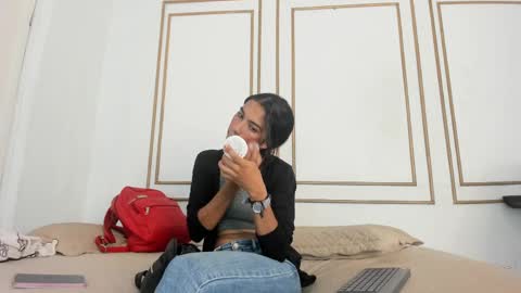 Snapshot of emily_gaviria1 chatting on 05/19/26, 12:11 emily_gaviria1 online show from 05/19/26, 12:11