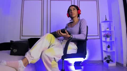 Snapshot of emily_gaviria1 chatting on 06/06/26, 12:43 emily_gaviria1 online show from 06/06/26, 12:43