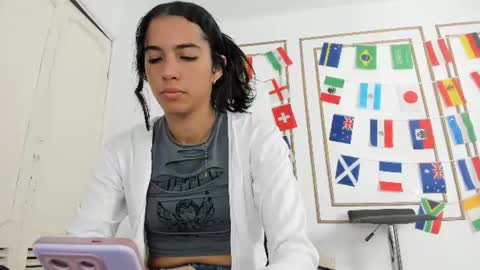 Snapshot of emily_gaviria1 chatting on 06/25/26, 12:09 emily_gaviria1 online show from 06/25/26, 12:09