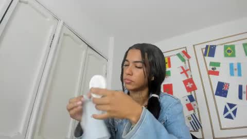 Snapshot of emily_gaviria1 chatting on 07/12/26, 12:18 emily_gaviria1 online show from 07/12/26, 12:18