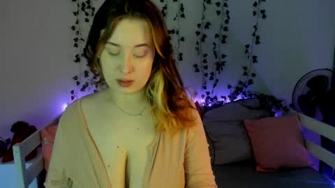 Snapshot of emily_gin chatting on 01/15/25, 02:49 EMILY online show from 01/15/25, 02:49