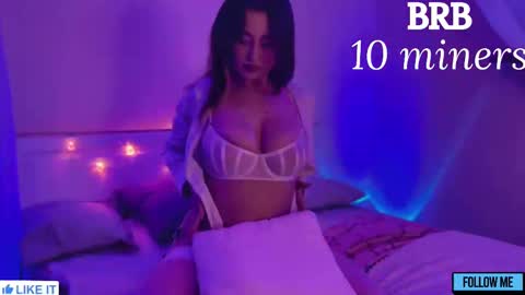 Snapshot of emily_gin chatting on 02/27/25, 02:32 EMILY online show from 02/27/25, 02:32