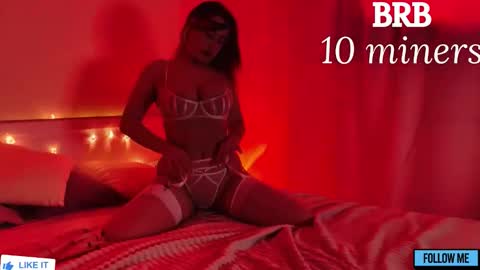 Snapshot of emily_gin chatting on 10/01/25, 02:17 EMILY online show from 10/01/25, 02:17