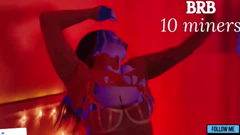 Snapshot of emily_gin chatting on 10/15/25, 02:33 EMILY online show from 10/15/25, 02:33