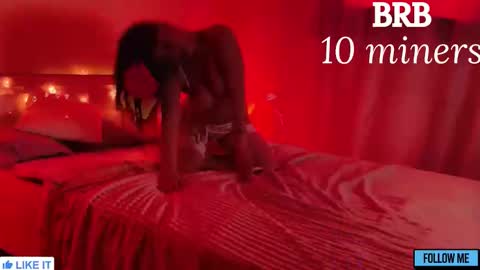 Snapshot of emily_gin chatting on 02/01/26, 09:52 EMILY online show from 02/01/26, 09:52