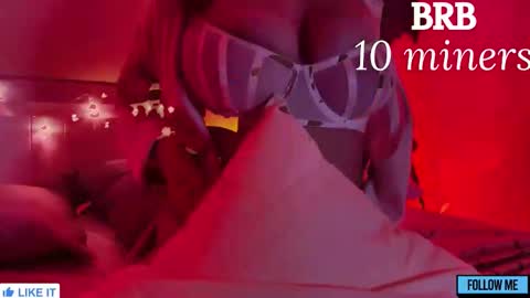 Snapshot of emily_gin chatting on 02/05/26, 02:16 EMILY online show from 02/05/26, 02:16