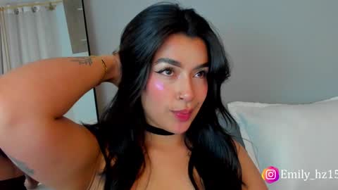 Snapshot of emily_haze chatting on 01/24/25, 10:51 Emily online show from 01/24/25, 10:51