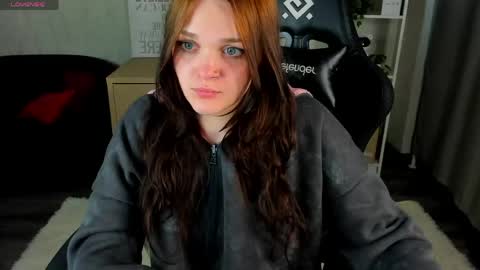 Snapshot of emily_hil11 chatting on 05/04/26, 01:01 Emily online show from 05/04/26, 01:01