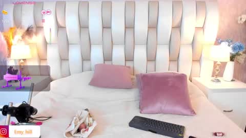 Snapshot of emily_hill___ chatting on 01/30/25, 03:22 EMILY Monday 5-2 am From Tuesday to Friday5-1 am Colombia time online show from 01/30/25, 03:22