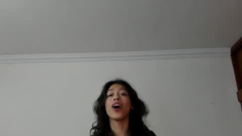 Snapshot of emily_jonessxx chatting on 12/14/25, 05:07 emily online show from 12/14/25, 05:07