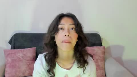 Snapshot of emily_jonessxx chatting on 12/15/25, 01:48 emily online show from 12/15/25, 01:48