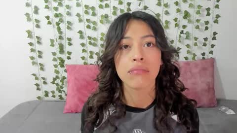 Snapshot of emily_jonessxx chatting on 01/12/26, 04:12 emily online show from 01/12/26, 04:12