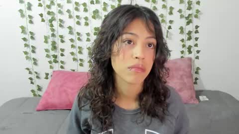 Snapshot of emily_jonessxx chatting on 01/17/26, 03:28 emily online show from 01/17/26, 03:28