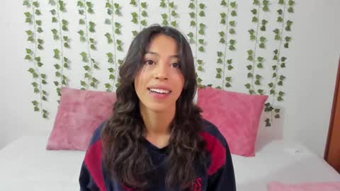 Snapshot of emily_jonessxx chatting on 02/07/26, 02:43 emily online show from 02/07/26, 02:43